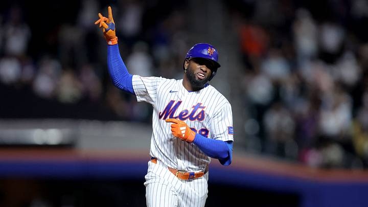 Aug 18, 2026; New York City, New York, USA; New York Mets center fielder Luis Robert Jr. (88) rounds the bases after hitting a solo home run against the San Diego Padres during the eighth inning at Citi Field. Mandatory Credit: Brad Penner-Imagn Images Aug 18, 2026; New York City, New York, USA; New York Mets center fielder Luis Robert Jr. (88) rounds the bases after hitting a solo home run against the San Diego Padres during the eighth inning at Citi Field. Mandatory Credit: Brad Penner-Imagn Images