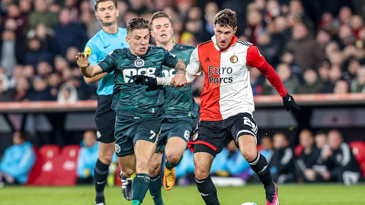 El jugador Santiago Giménez.