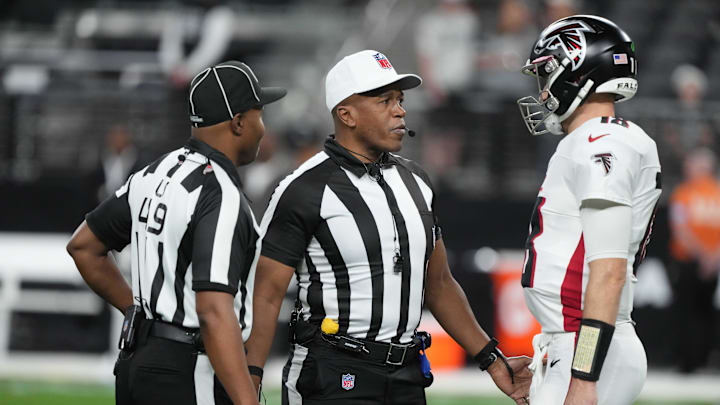 Atlanta Falcons quarterback Kirk Cousins talks with umpire Rich Hall and referee Shawn Smith Atlanta Falcons quarterback Kirk Cousins talks with umpire Rich Hall and referee Shawn Smith