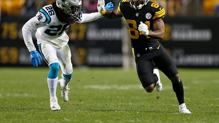 PITTSBURGH, PA - NOVEMBER 08: Antonio Brown #84 of the Pittsburgh Steelers runs a route as Donte Jackson #26 of the Carolina Panthers defends during the first half in the game at Heinz Field on November 8, 2018 in Pittsburgh, Pennsylvania. PITTSBURGH, PA - NOVEMBER 08: Antonio Brown #84 of the Pittsburgh Steelers runs a route as Donte Jackson #26 of the Carolina Panthers defends during the first half in the game at Heinz Field on November 8, 2018 in Pittsburgh, Pennsylvania.
