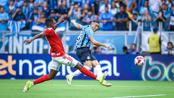 Carlos Vinícius é um dos principais nomes do time gremista