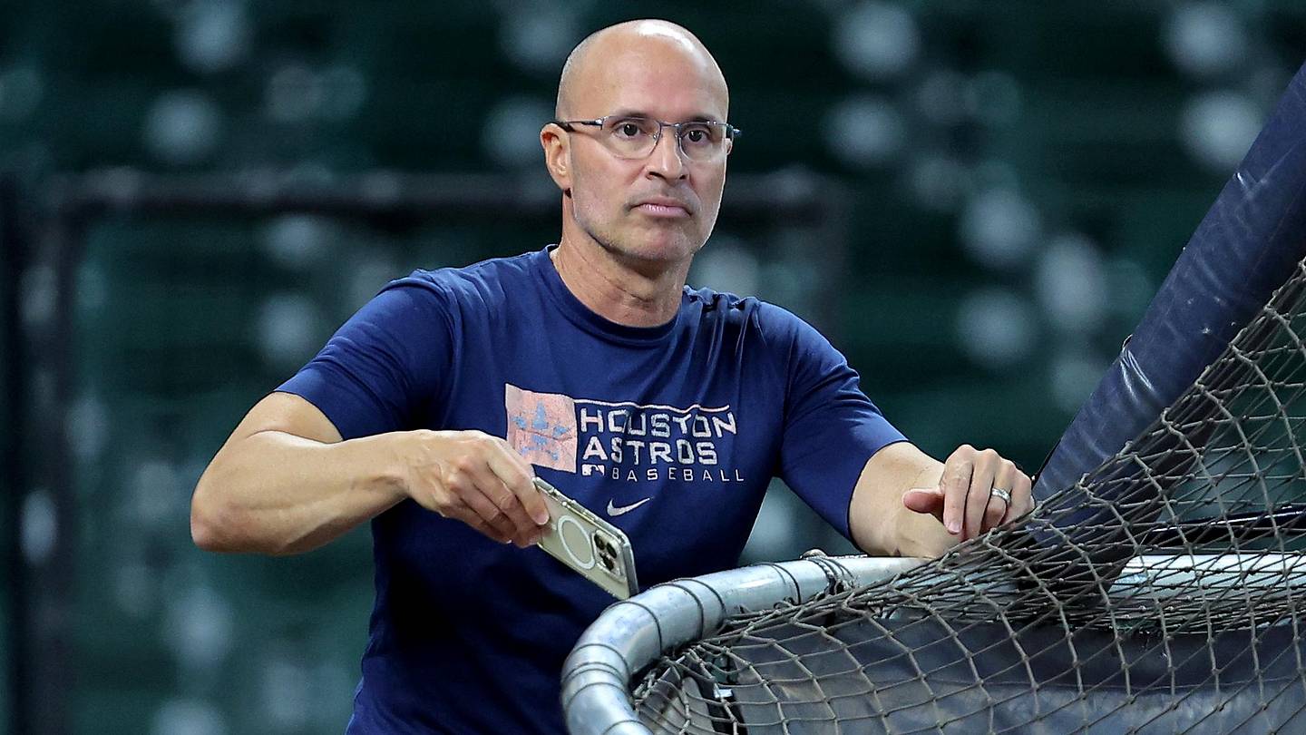 Why Astros Superstar Wasn’t in Lineup for Cubs Series Finale