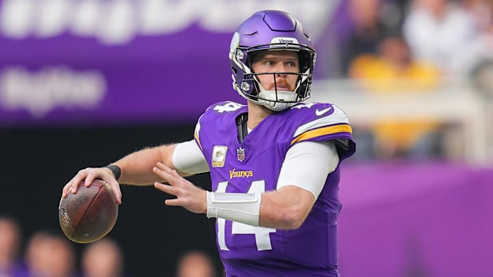 Minnesota Vikings quarterback Sam Darnold passes against the Arizona Cardinals in the second quarter at U.S. Bank Stadium.