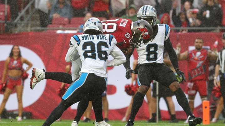 Tampa Bay Buccaneers tight end Cade Otton (88) runs against Carolina Panthers cornerback Chau Smith-Wade Tampa Bay Buccaneers tight end Cade Otton (88) runs against Carolina Panthers cornerback Chau Smith-Wade