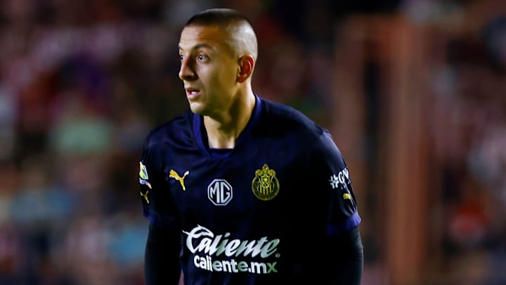 Roberto Alvarado en el duelo contra San Luis