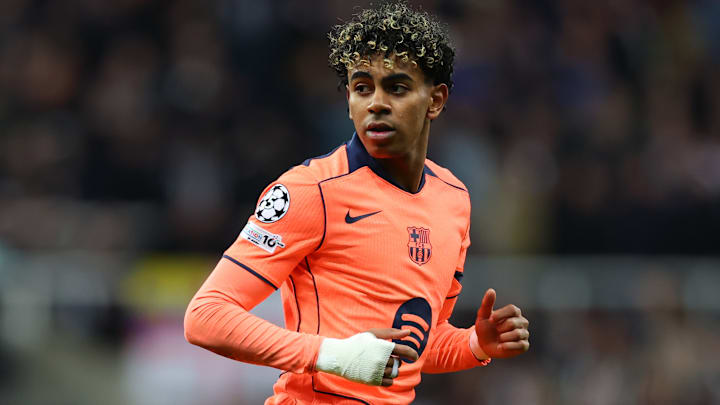 Lamine Yamal estará de volta ao time titular do Barcelona contra o Newcastle