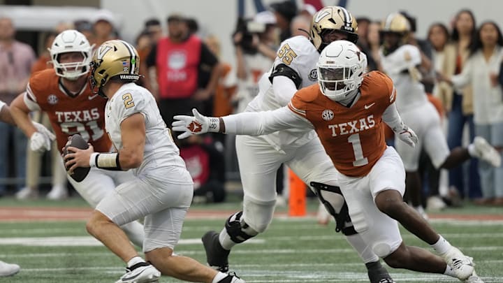 Nov 1, 2025; Austin, Texas, USA; Texas Longhorns defensive lineman Colin Simmons (1) reaches for Vanderbilt Commodores quarterback Diego Pavia (2) during the second half Darrell K Royal-Texas Memorial Stadium. Mandatory Credit: Scott Wachter-Imagn Images