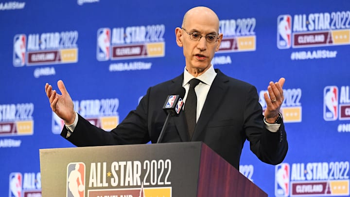 Adam Silver está decepcionado con Kyrie Irving 