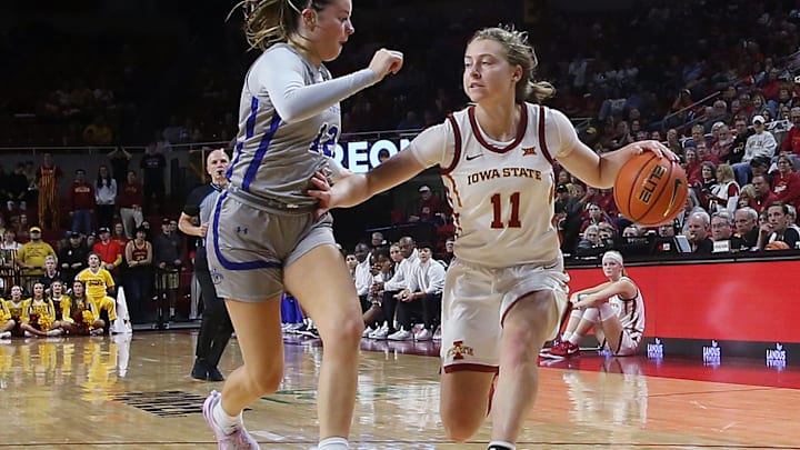Emily Ryan and the Iowa State women had no trouble with St. Thomas Thursday night, improving to 4-0 on the year.