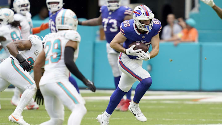 Nov 9, 2025; Miami Gardens, Florida, USA; Buffalo Bills tight end Dalton Kincaid (86) runs during the first half against the Miami Dolphins.