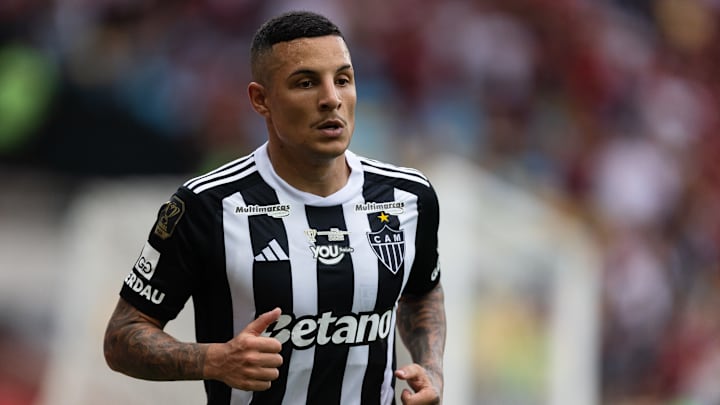 Galo, de Arana, deve ir com reservas para o duelo contra o Dragão