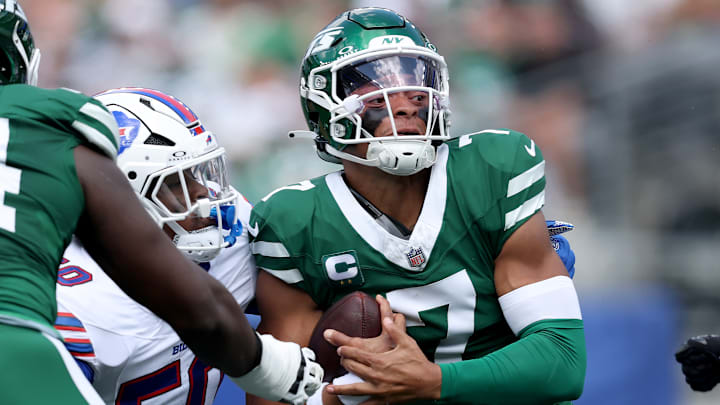 NY Jets quarterback Justin Fields