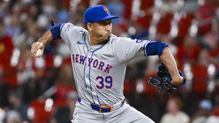 May 6, 2024; St. Louis, Missouri, USA; New York Mets relief pitcher Edwin Diaz (39) pitches against the St. Louis Cardinals at Busch Stadium. May 6, 2024; St. Louis, Missouri, USA; New York Mets relief pitcher Edwin Diaz (39) pitches against the St. Louis Cardinals at Busch Stadium.