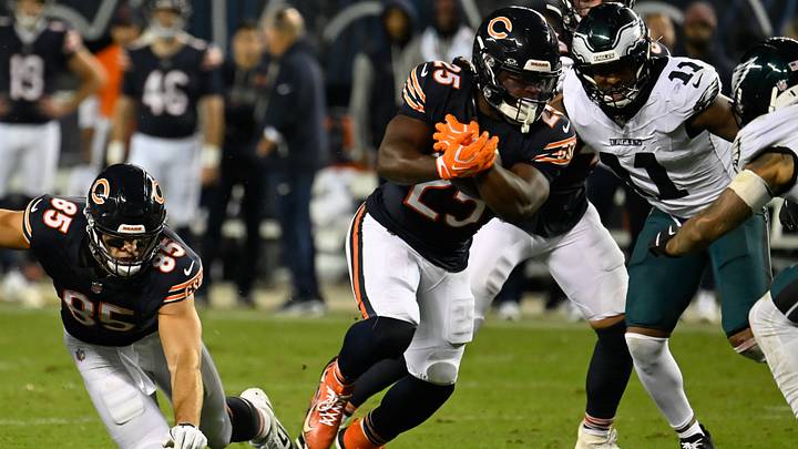 Sep 28, 2026; Chicago, Illinois, USA; Chicago Bears running back Kyle Monangai (25) runs against Philadelphia Eagles linebacker Jihaad Campbell (11) during the second half at Soldier Field. Mandatory Credit: Matt Marton-Imagn Images Sep 28, 2026; Chicago, Illinois, USA; Chicago Bears running back Kyle Monangai (25) runs against Philadelphia Eagles linebacker Jihaad Campbell (11) during the second half at Soldier Field. Mandatory Credit: Matt Marton-Imagn Images