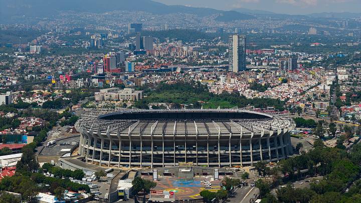 La seguridad en los estadios, el primer gran reto de México rumbo al Mundial 2026. Mientras México se prepara para recibir la Copa del Mundo, la Liga MX cerró 2025 con más de 1,200 aficionados retirados de los estadios. La seguridad en los estadios, el primer gran reto de México rumbo al Mundial 2026. Mientras México se prepara para recibir la Copa del Mundo, la Liga MX cerró 2025 con más de 1,200 aficionados retirados de los estadios.
