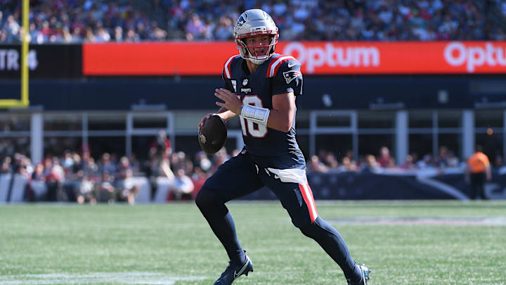 Sep 28, 2025; Foxborough, Massachusetts, USA; New England Patriots quarterback Drake Maye (10) rolls out of the pocket during the second half against the Carolina Panthers at Gillette Stadium. Mandatory Credit: Bob DeChiara-Imagn Images Sep 28, 2025; Foxborough, Massachusetts, USA; New England Patriots quarterback Drake Maye (10) rolls out of the pocket during the second half against the Carolina Panthers at Gillette Stadium. Mandatory Credit: Bob DeChiara-Imagn Images