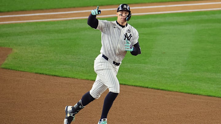 Aaron Judge pegó el primero de los dos jonrones seguidos de los Yankees en el primer inning del Juego 5 de la Serie Mundial