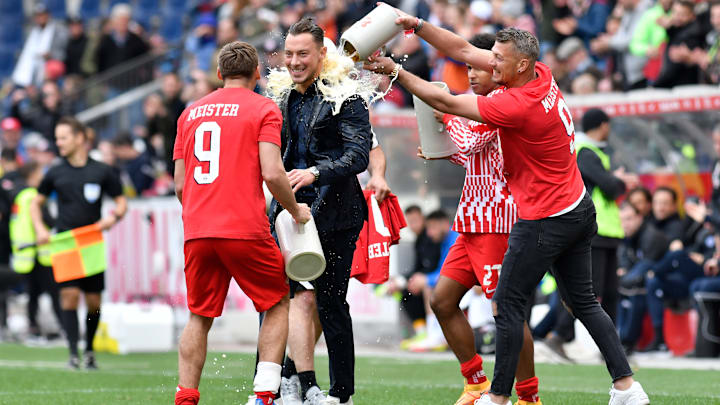 Matthias Jaissle (m.) verlängert seinen Vertrag