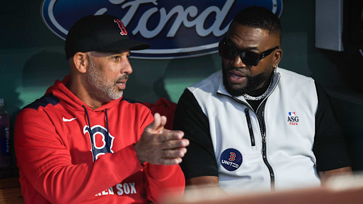 Alex Cora y David Ortiz trabajan para los Medias Rojas de Boston 