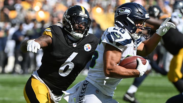 Sep 14, 2025; Pittsburgh, Pennsylvania, USA; Pittsburgh Steelers linebacker Patrick Queen (6) looks to tackle Seattle Seahawks running back Zach Charbonnet (26) during the second half at Acrisure Stadium. Mandatory Credit: Barry Reeger-Imagn Images Sep 14, 2025; Pittsburgh, Pennsylvania, USA; Pittsburgh Steelers linebacker Patrick Queen (6) looks to tackle Seattle Seahawks running back Zach Charbonnet (26) during the second half at Acrisure Stadium. Mandatory Credit: Barry Reeger-Imagn Images