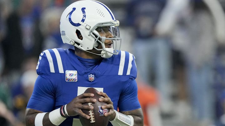 Oct 20, 2024; Indianapolis, Indiana, USA;  Indianapolis Colts quarterback Anthony Richardson (5) looks downfield  during a game against the Miami Dolphins at Lucas Oil Stadium. Mandatory Credit: Grace Hollars/IndyStar USA TODAY Network via Imagn Images