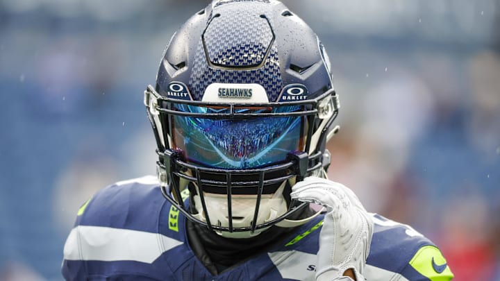 Seattle Seahawks RB Kenneth Walker III participates in pregame warmups against the Arizona Cardinals.