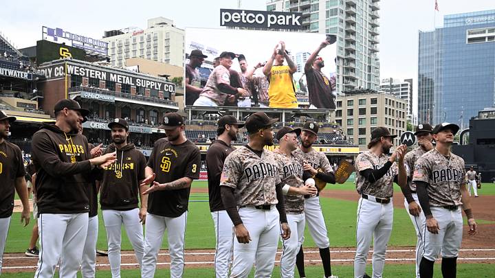 Sep 27, 2026; San Diego, California, USA; San Diego Padres players acknowledge the fans after the Padres beat the Diamondbacks at Petco Park. Mandatory Credit: Denis Poroy-Imagn Images Sep 27, 2026; San Diego, California, USA; San Diego Padres players acknowledge the fans after the Padres beat the Diamondbacks at Petco Park. Mandatory Credit: Denis Poroy-Imagn Images