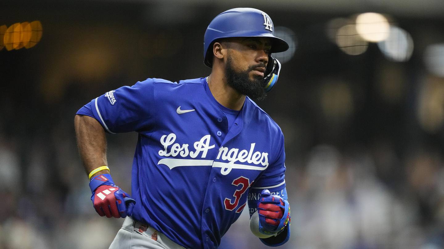 Dodgers Calling Up Top Prospect to Replace Teoscar Hernandez After Injury