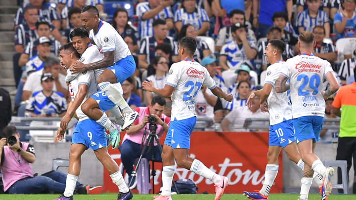 Cruz Azul festeja uno de los goles en contra de Rayados Cruz Azul festeja uno de los goles en contra de Rayados