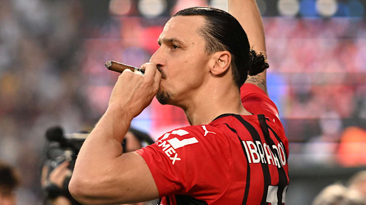Zlatan, cigare à la bouche