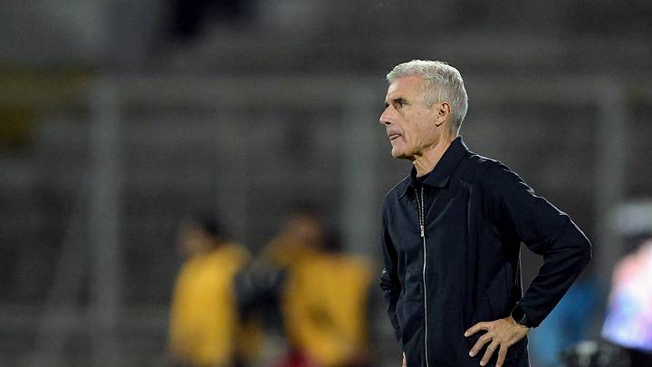 Luís Castro mais uma vez foi mal em suas escolhas