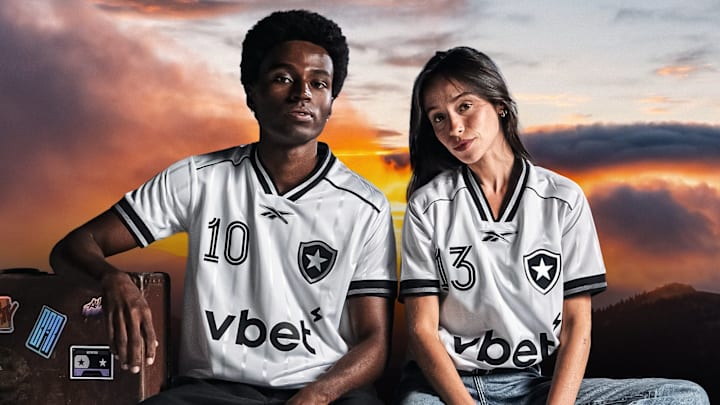 Botafogo apresenta nova camisa para a temporada 