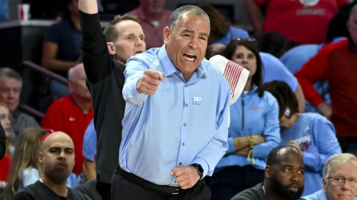 Houston Cougars head coach Kelvin Sampson.