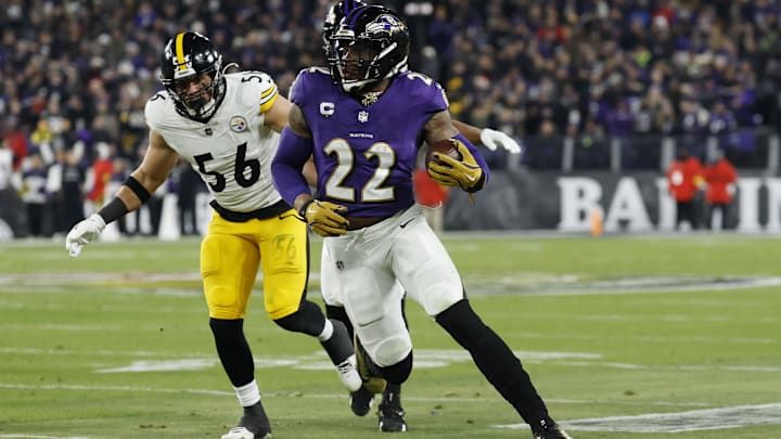 Baltimore Ravens RB Derrick Henry runs against the Pittsburgh Steelers.