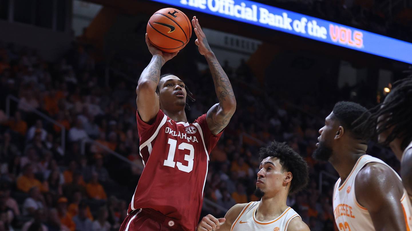Oklahoma caught in NCAA roster mess after bizarre Tae Davis move