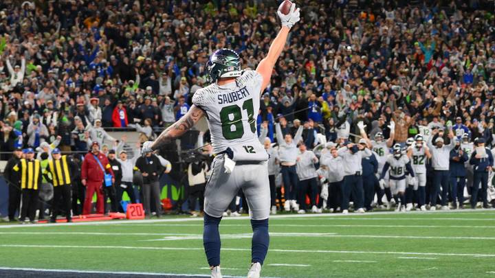 Seattle Seahawks tight end Eric Saubert (81) makes a catch for a game-winning two-point conversion against the Los Angeles Rams.