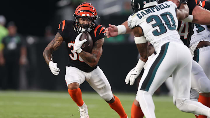 Aug 7, 2025; Philadelphia, Pennsylvania, USA; Cincinnati Bengals running back Chase Brown (30) runs with the ball against the Philadelphia Eagles during the first quarter at Lincoln Financial Field. Mandatory Credit: Bill Streicher-Imagn Images Aug 7, 2025; Philadelphia, Pennsylvania, USA; Cincinnati Bengals running back Chase Brown (30) runs with the ball against the Philadelphia Eagles during the first quarter at Lincoln Financial Field. Mandatory Credit: Bill Streicher-Imagn Images