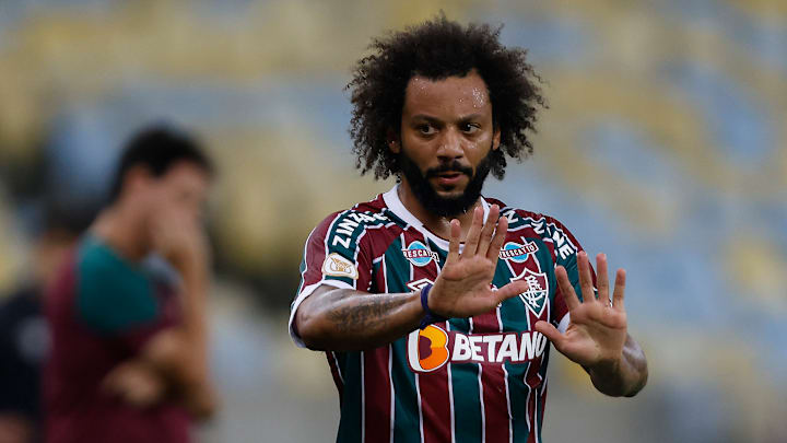 Com dores na panturrilha, Marcelo ainda é desfalque no Fluminense; lateral deve voltar no Fla-Flu.