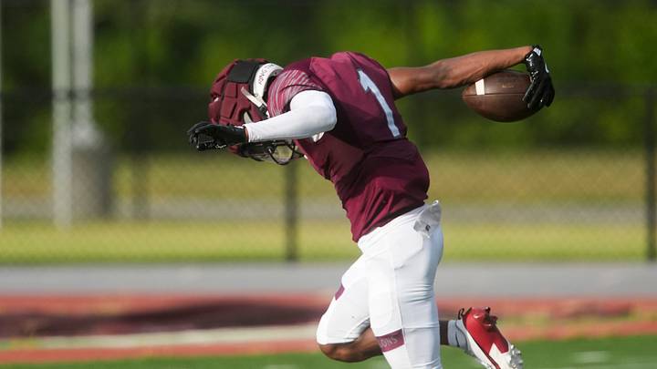 Collierville’s Tae Walden (1) will head to Oregon after being a target of the Auburn Tigers. Collierville’s Tae Walden (1) will head to Oregon after being a target of the Auburn Tigers.