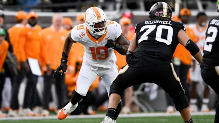 Nov 30, 2024; Nashville, Tennessee, USA; Tennessee Volunteers defensive lineman Joshua Josephs (19) rushes the passer against the Vanderbilt Commodores during the second half at FirstBank Stadium. Mandatory Credit: Steve Roberts-Imagn Images Nov 30, 2024; Nashville, Tennessee, USA; Tennessee Volunteers defensive lineman Joshua Josephs (19) rushes the passer against the Vanderbilt Commodores during the second half at FirstBank Stadium. Mandatory Credit: Steve Roberts-Imagn Images