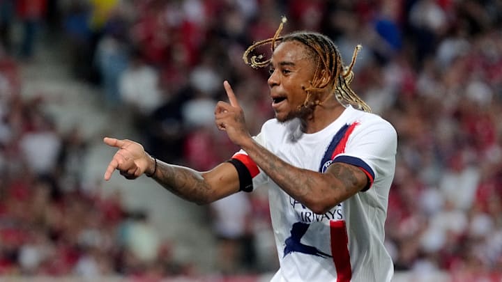 Bradley Barcola et ses coéquipiers du PSG vont porter un nouveau maillot cette saison Bradley Barcola et ses coéquipiers du PSG vont porter un nouveau maillot cette saison