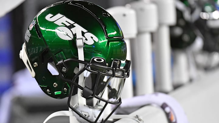 Aug 12, 2022; Philadelphia, Pennsylvania, USA; New York Jets helmet on the sidelines against the Philadelphia Eagles at Lincoln Financial Field. Mandatory Credit: Eric Hartline-Imagn Images Aug 12, 2022; Philadelphia, Pennsylvania, USA; New York Jets helmet on the sidelines against the Philadelphia Eagles at Lincoln Financial Field. Mandatory Credit: Eric Hartline-Imagn Images
