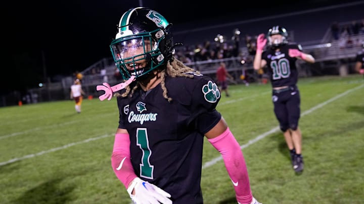 Oct 4, 2024; Galloway, Ohio, USA; Westland's Emoni Smith (1) celebrates following the OHSAA football game against Westerville North at Westland High School. Westland won 34-21. Oct 4, 2024; Galloway, Ohio, USA; Westland's Emoni Smith (1) celebrates following the OHSAA football game against Westerville North at Westland High School. Westland won 34-21.