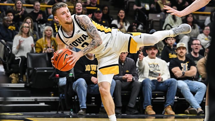 Iowa Hawkeyes guard Brock Harding toes the end line against the Michigan State Spartans.