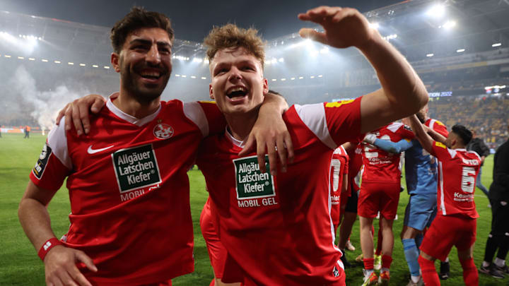 Philipp Hercher und Muhammed Kiprit feiern den Aufstieg in die 2. Liga Philipp Hercher und Muhammed Kiprit feiern den Aufstieg in die 2. Liga