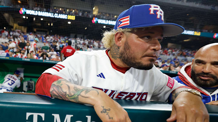 Yadier Molina se mostró furioso por no poder revisar una jugada polémica en primera base 