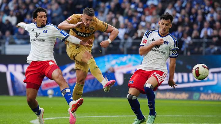 Ermedin Demirovic kommt nicht an seine Champions-League-Form ran. Ermedin Demirovic kommt nicht an seine Champions-League-Form ran.