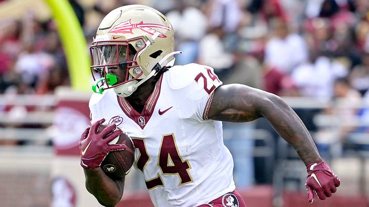 Former Florida State Seminoles running back Roydell Williams (24) runs the ball during the Spring Showcase Former Florida State Seminoles running back Roydell Williams (24) runs the ball during the Spring Showcase