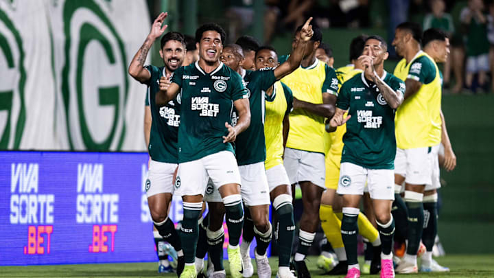 Goiás divide a liderança da Série B com o rival Vila Nova Goiás divide a liderança da Série B com o rival Vila Nova