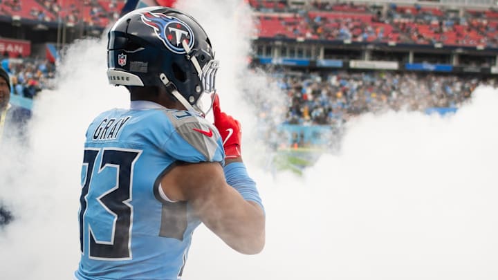 Tennessee Titans linebacker Cedric Gray (33)